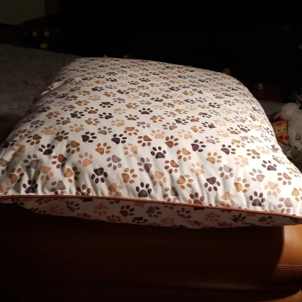 Kenwood & Co. Reversible Knife Edge Pillow For Pets 💕